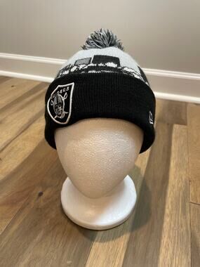 New Era Beanie One Size Gray Black NFL Raiders Knit Hat Embroidered Logo EUC